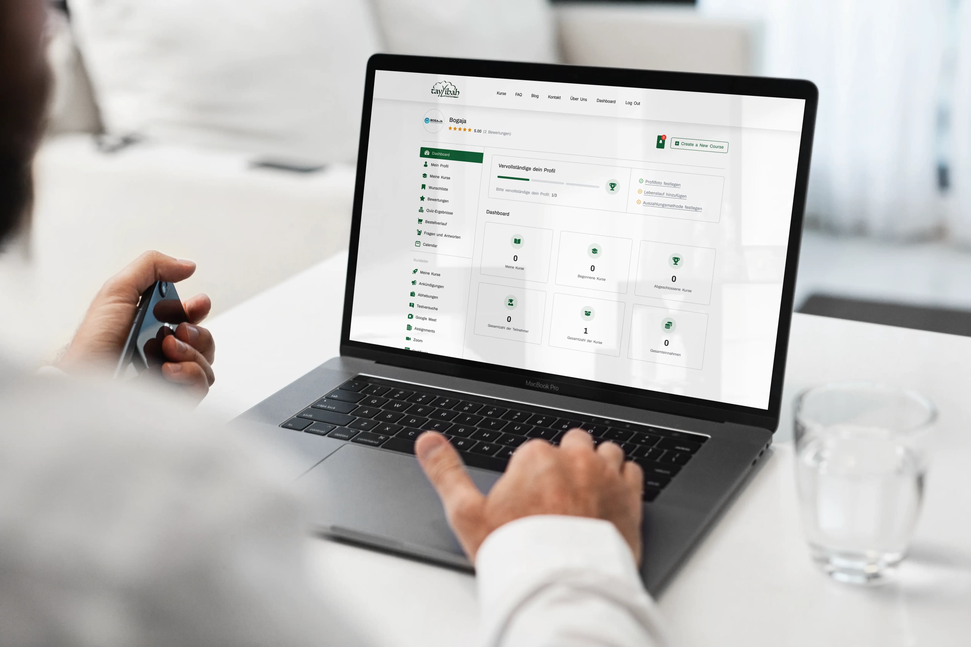 Tayyibah Institut Desktop-Mockup