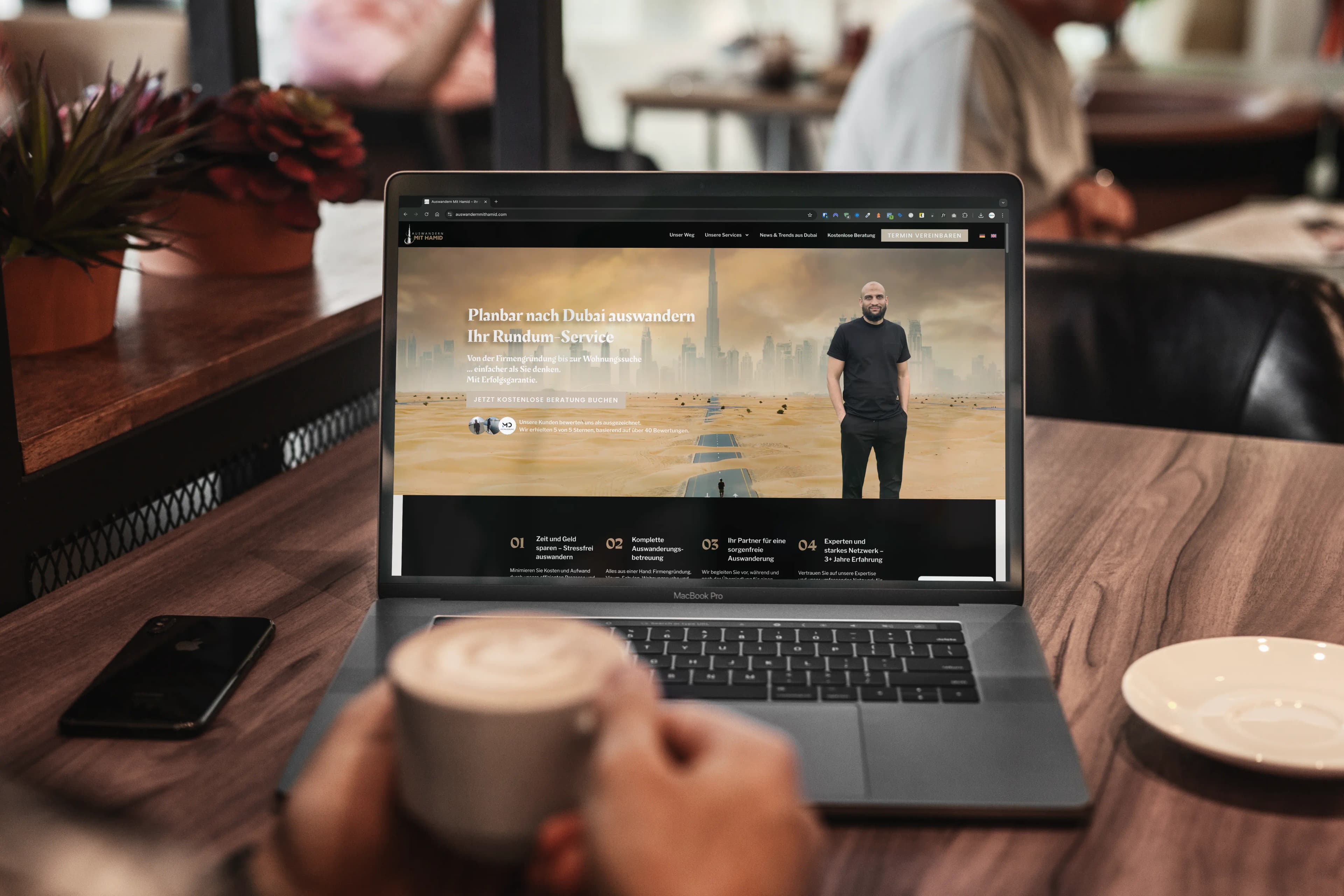 Auswandern Mit Hamid Laptop-Mockup